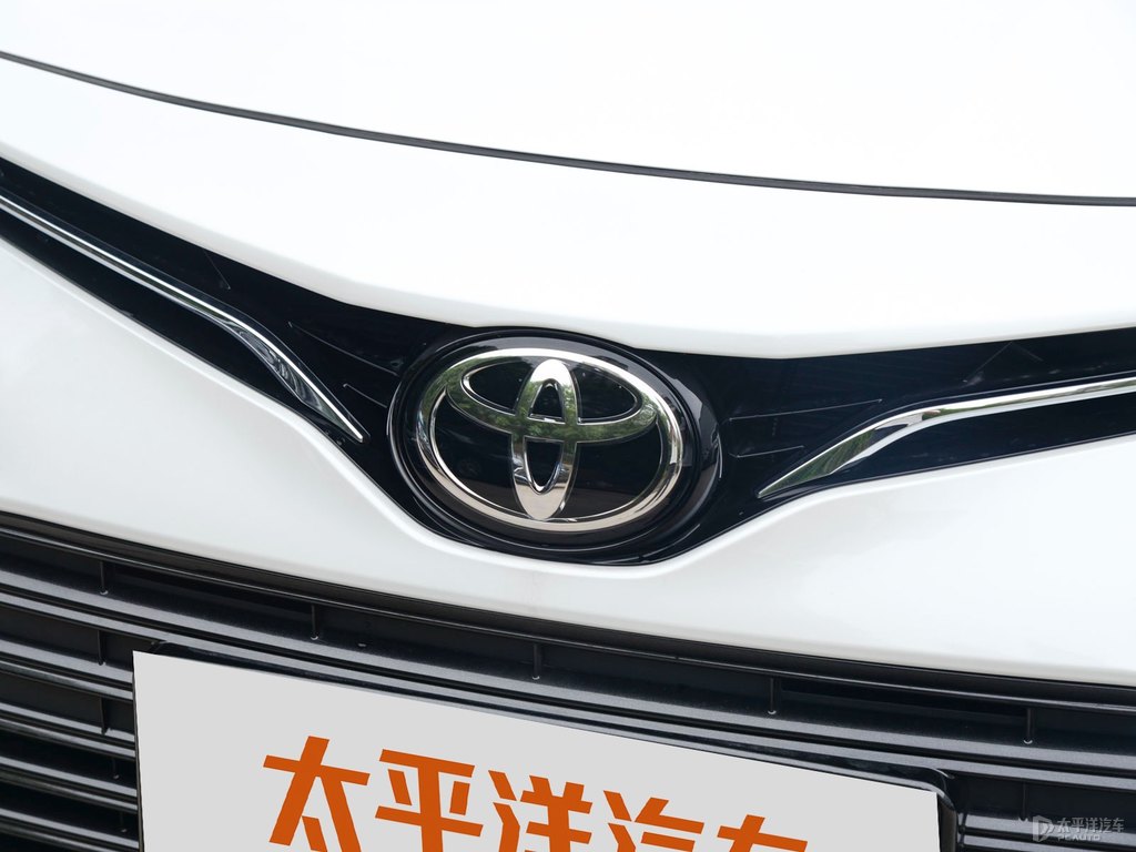 鉑金珍珠白凱美瑞車頭外觀圖片
