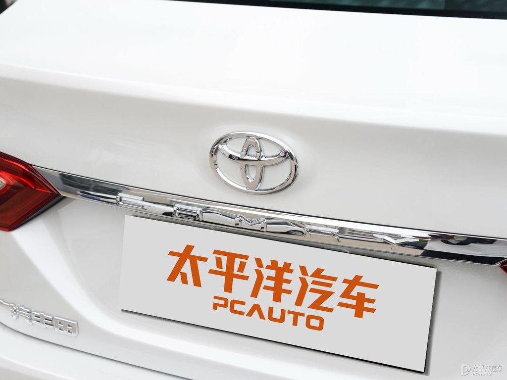 鉑金珍珠白凱美瑞車尾外觀圖片