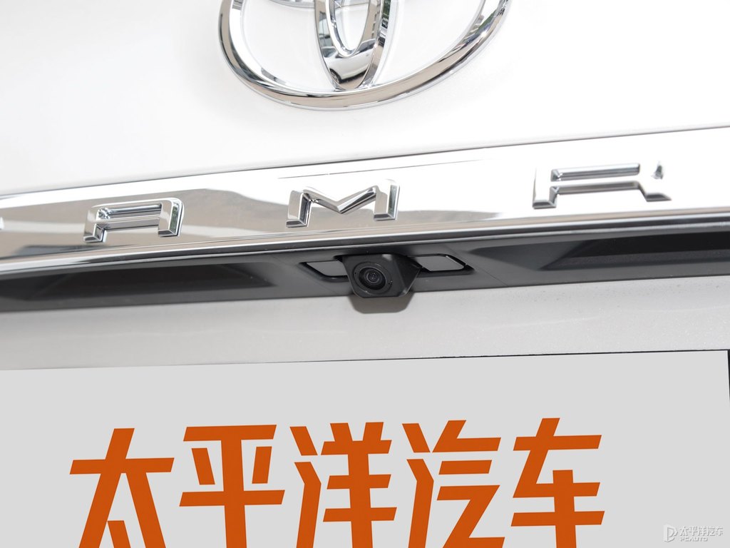 鉑金珍珠白凱美瑞車尾外觀圖片