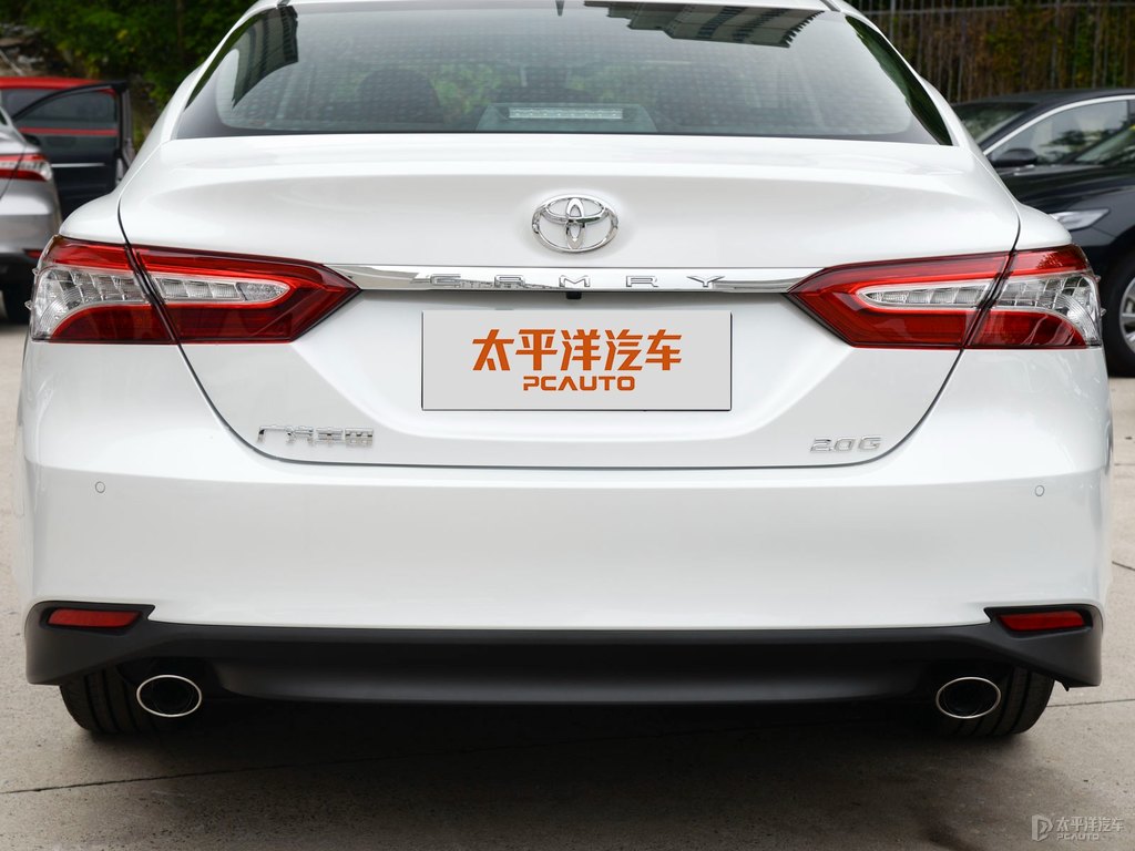 鉑金珍珠白凱美瑞車尾外觀圖片