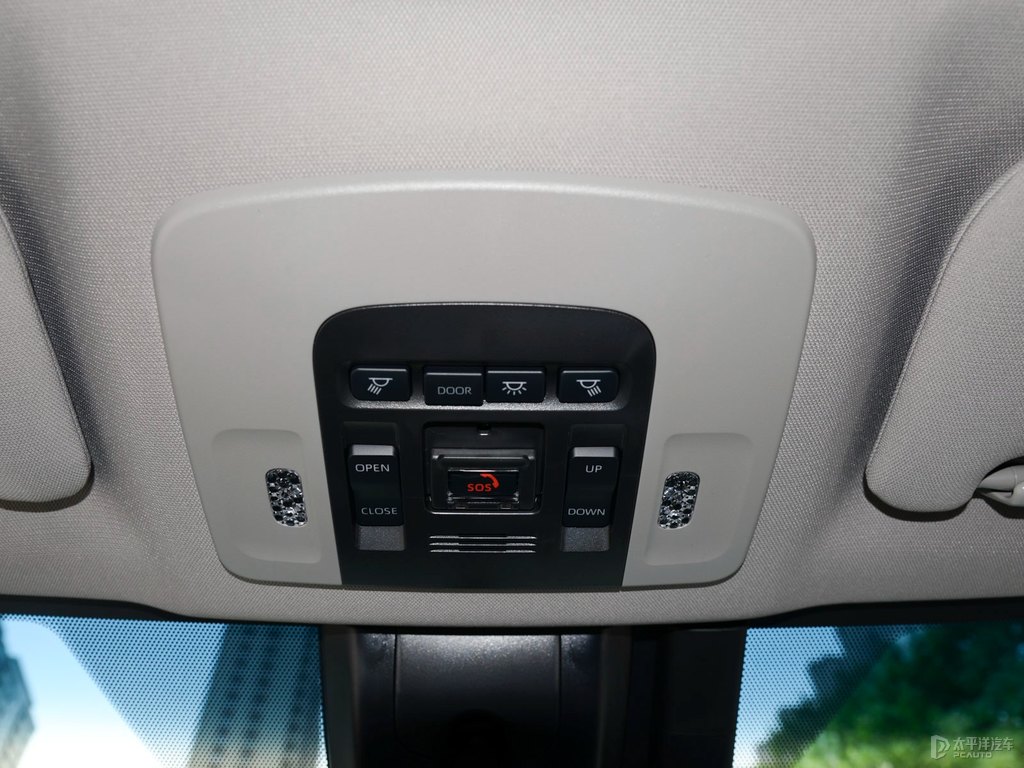 鉑金珍珠白凱美瑞車廂內(nèi)飾圖片