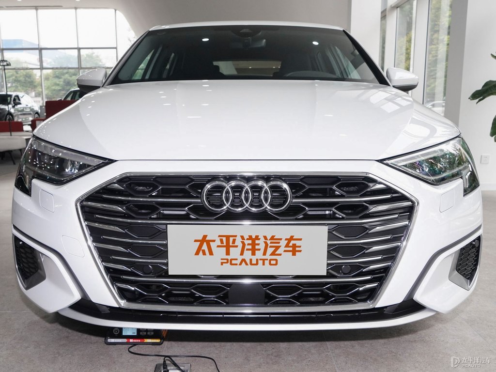 冰川白奧迪A3車頭外觀圖片