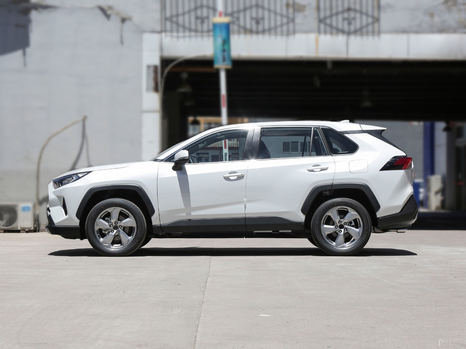 RAV4榮放外觀高清大圖