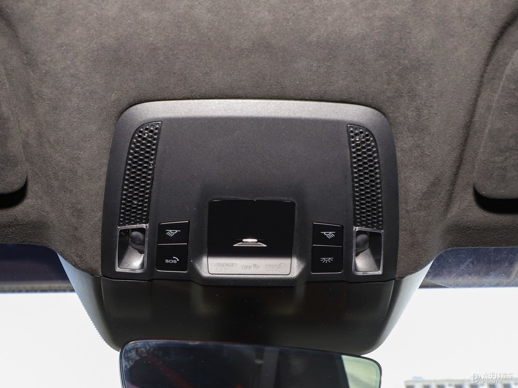 白色Taycan車廂內(nèi)飾圖片
