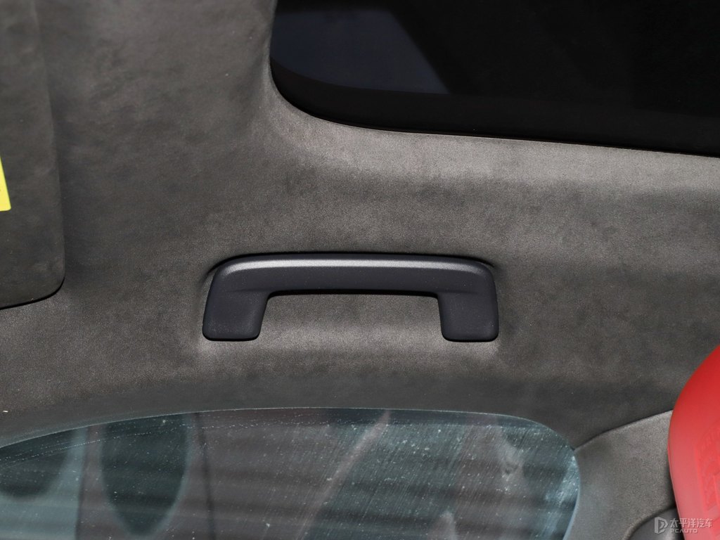 白色Taycan車廂內(nèi)飾圖片