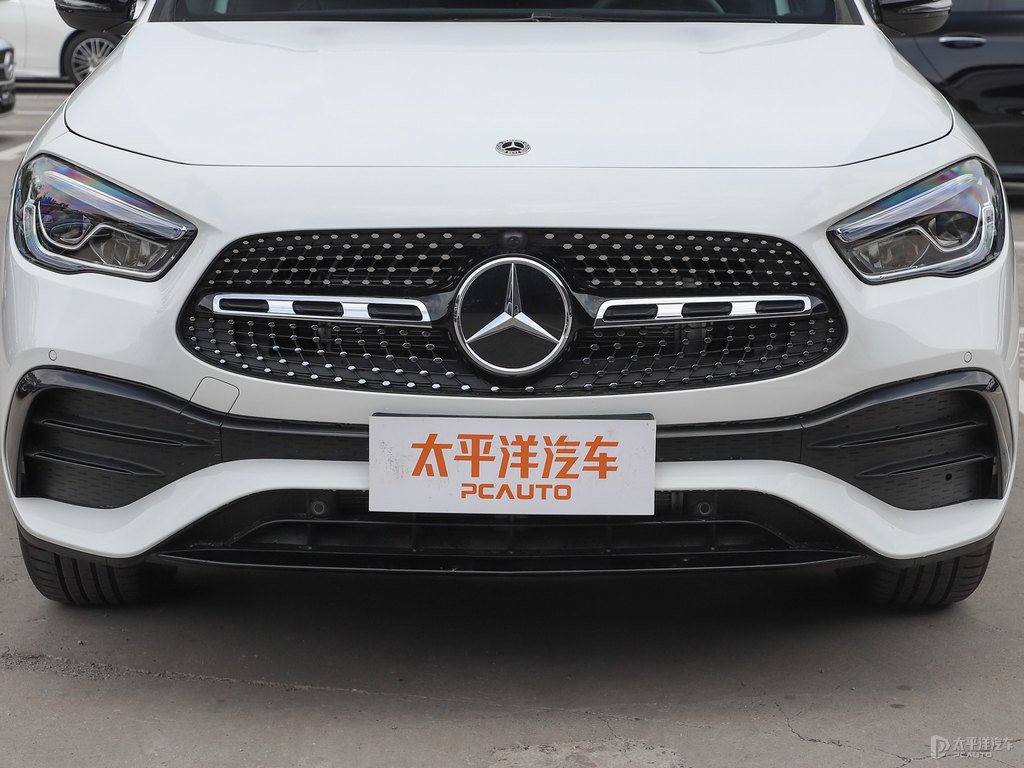 北極白奔馳GLA車頭外觀圖片