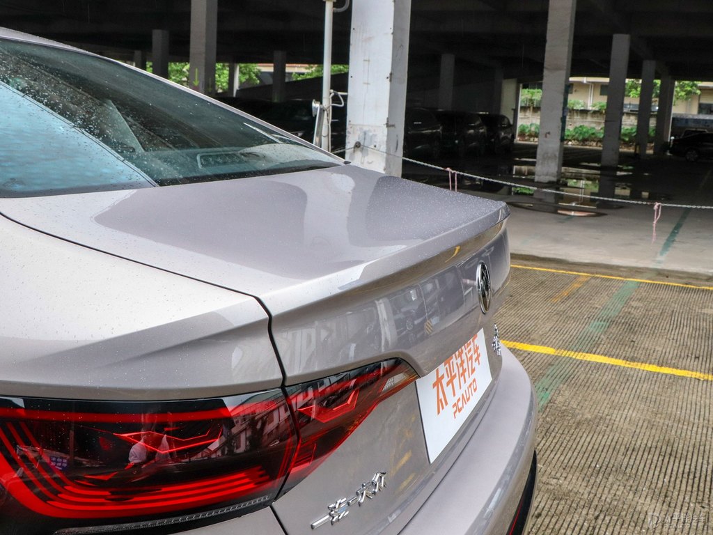 海貝金速騰車尾外觀圖片