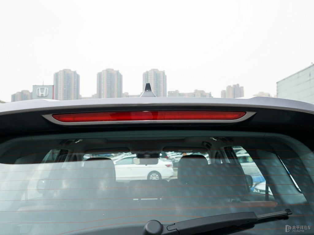 量子灰瑞虎8車尾外觀圖片