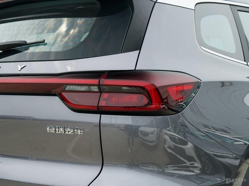 量子灰瑞虎8車尾外觀圖片