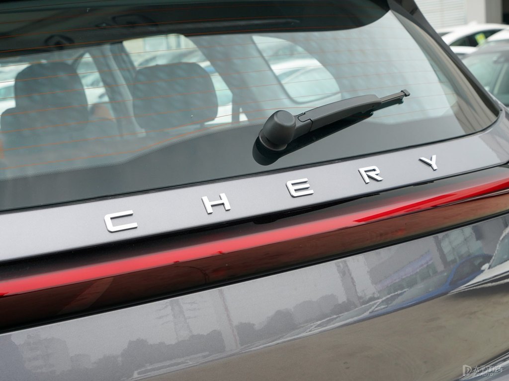 量子灰瑞虎8車尾外觀圖片