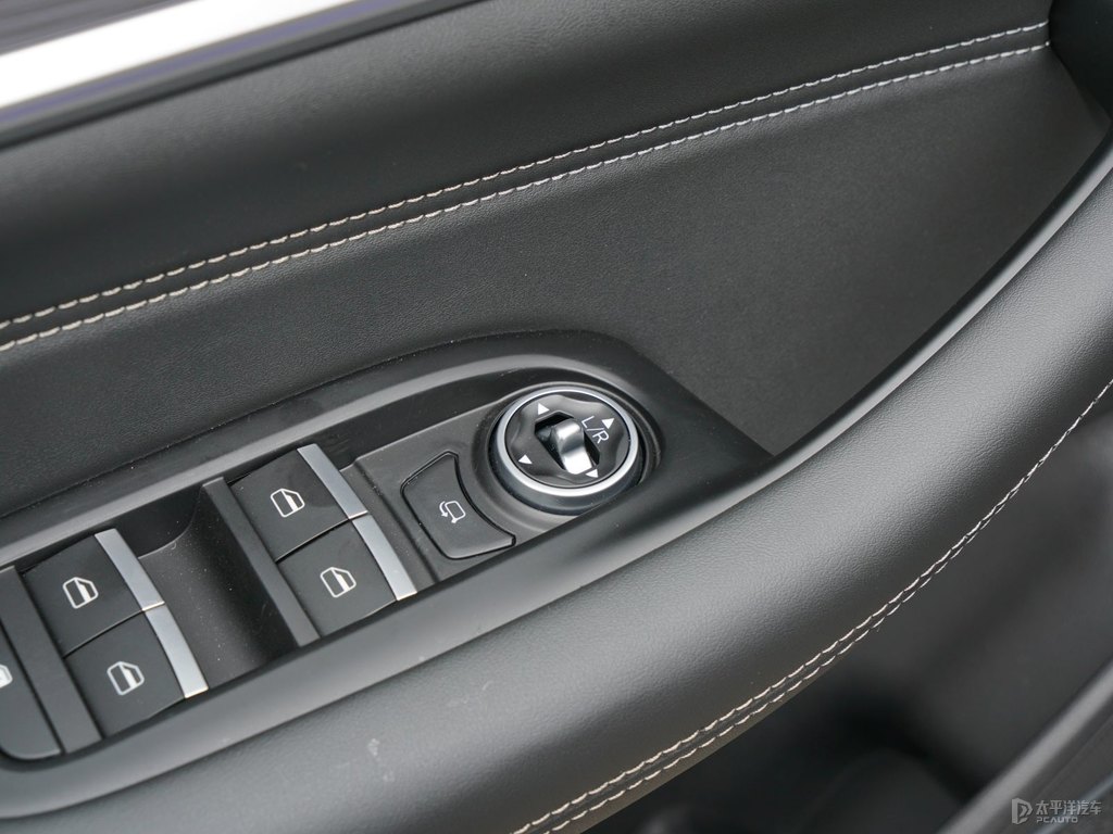 量子灰瑞虎8車廂內(nèi)飾圖片