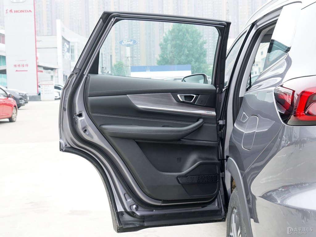 量子灰瑞虎8車廂內(nèi)飾圖片