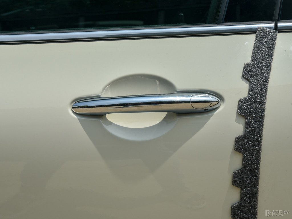 黑色+胡椒白MINI CLUBMAN車(chē)身外觀圖片