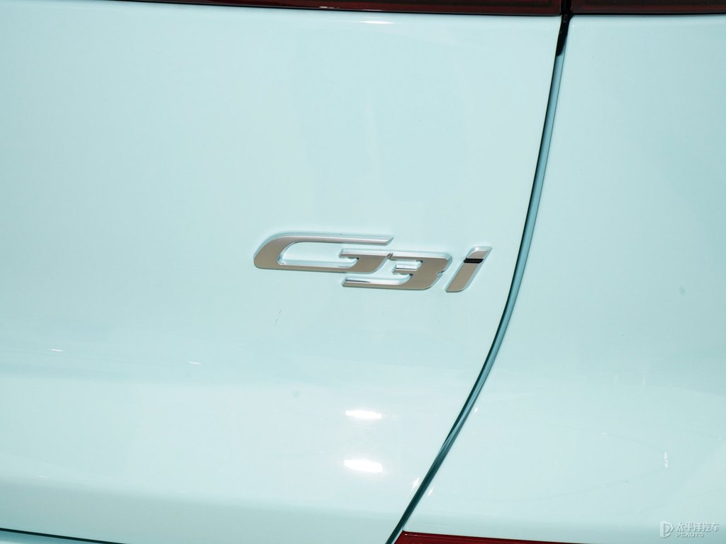 瑩白+天青綠小鵬G3車尾外觀圖片