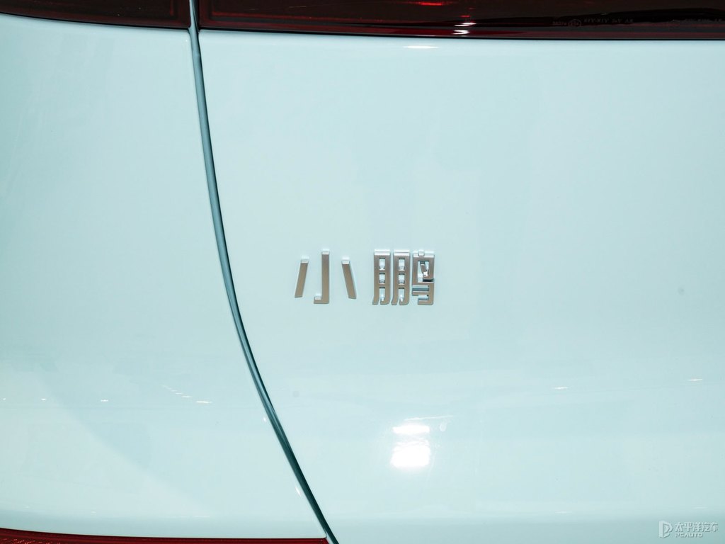 瑩白+天青綠小鵬G3車尾外觀圖片