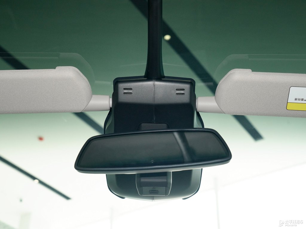 瑩白+天青綠小鵬G3車廂內(nèi)飾圖片