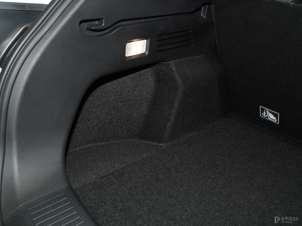 瑩白+天青綠小鵬G3后備廂空間圖片