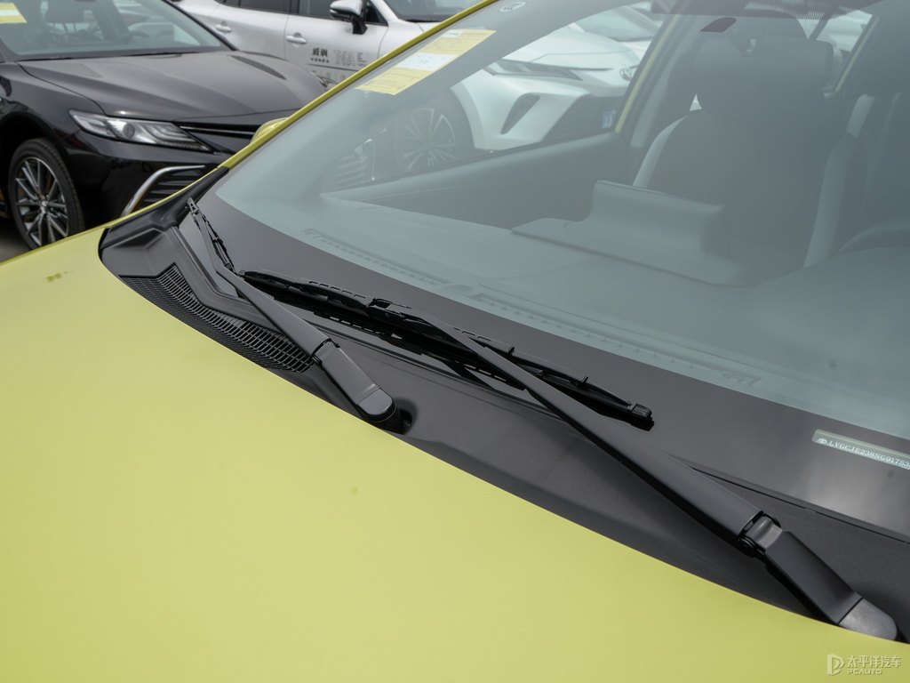 檸檬黃YARiS L 致炫車身外觀圖片