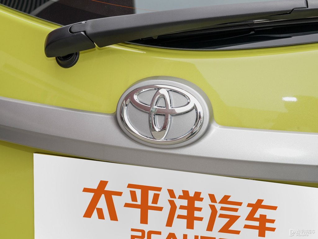 檸檬黃YARiS L 致炫車尾外觀圖片