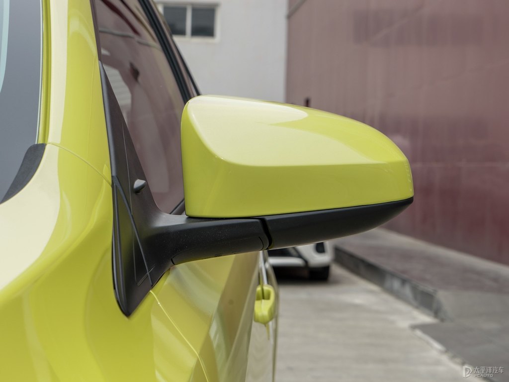 檸檬黃YARiS L 致炫車身外觀圖片