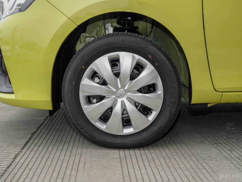 檸檬黃YARiS L 致炫車身外觀圖片