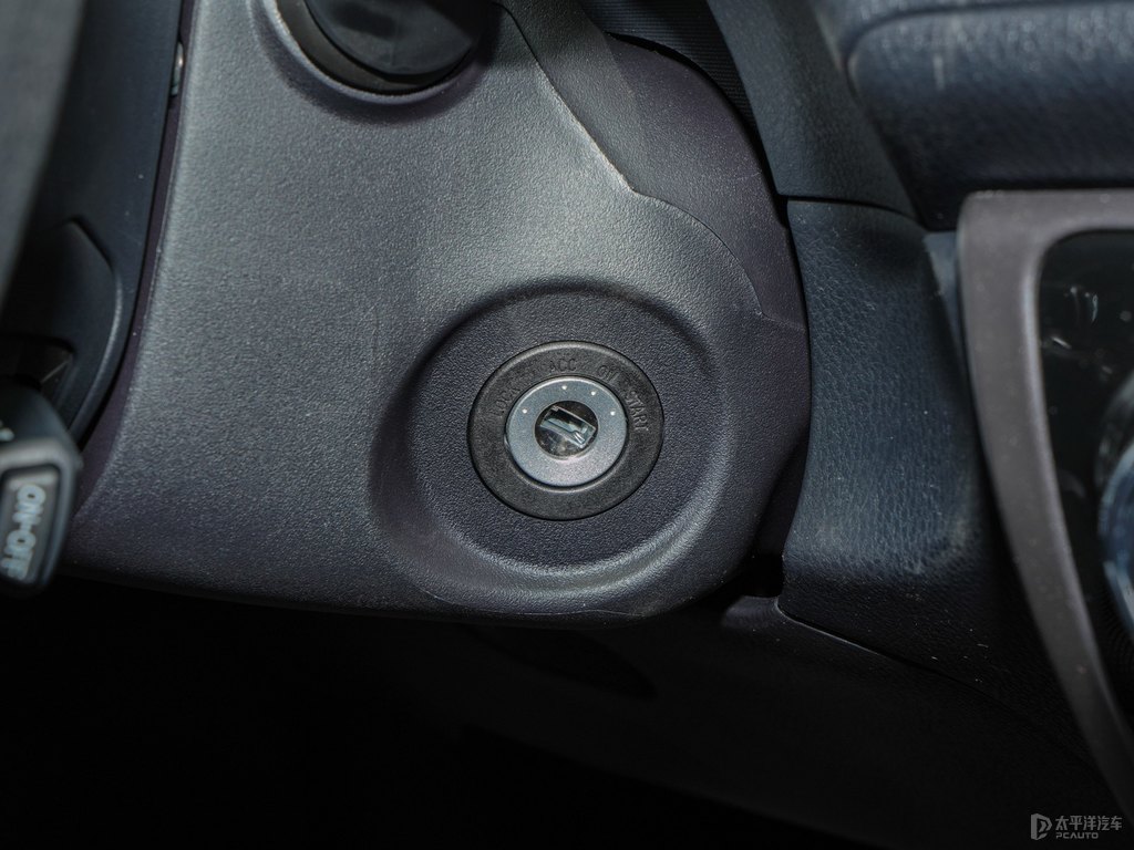 檸檬黃YARiS L 致炫中控內飾圖片