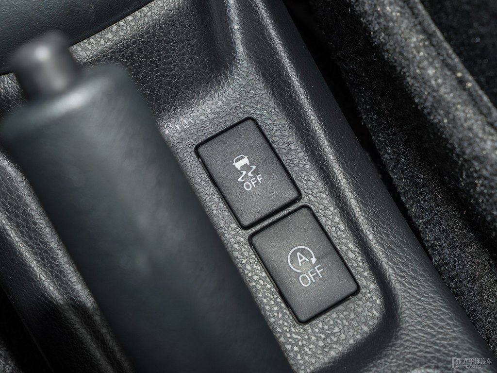 檸檬黃YARiS L 致炫中控內(nèi)飾圖片