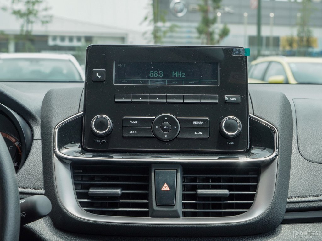 檸檬黃YARiS L 致炫中控內(nèi)飾圖片