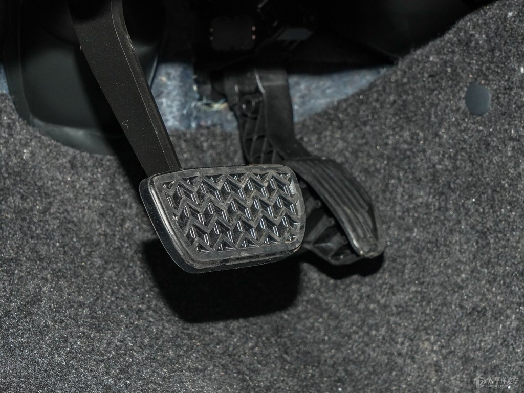 檸檬黃YARiS L 致炫中控內(nèi)飾圖片