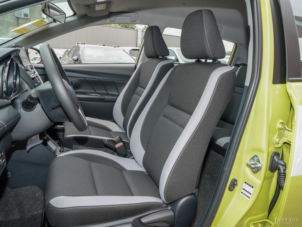 檸檬黃YARiS L 致炫座椅內(nèi)飾圖片