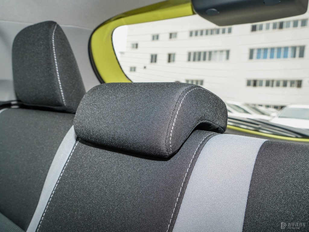 檸檬黃YARiS L 致炫座椅內(nèi)飾圖片