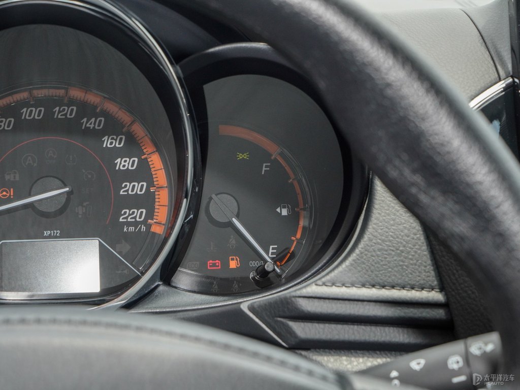 檸檬黃YARiS L 致炫中控內(nèi)飾圖片