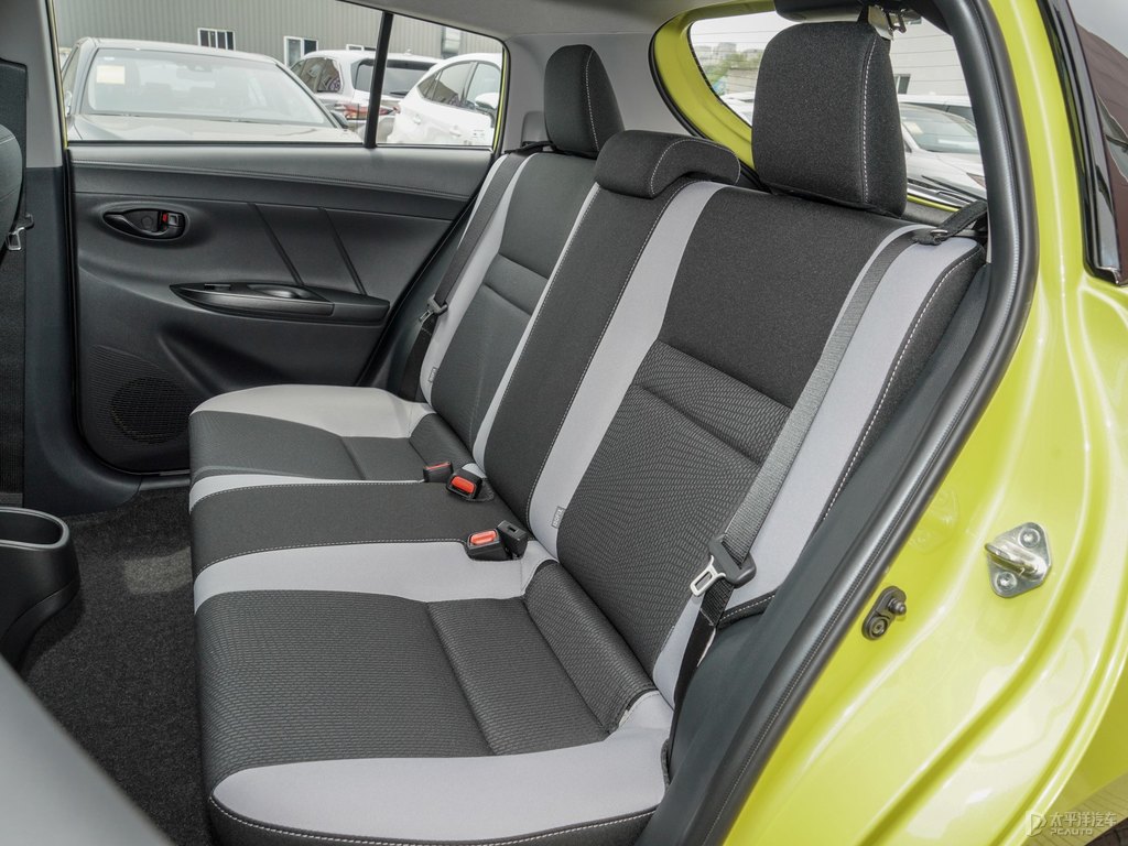檸檬黃YARiS L 致炫座椅內飾圖片