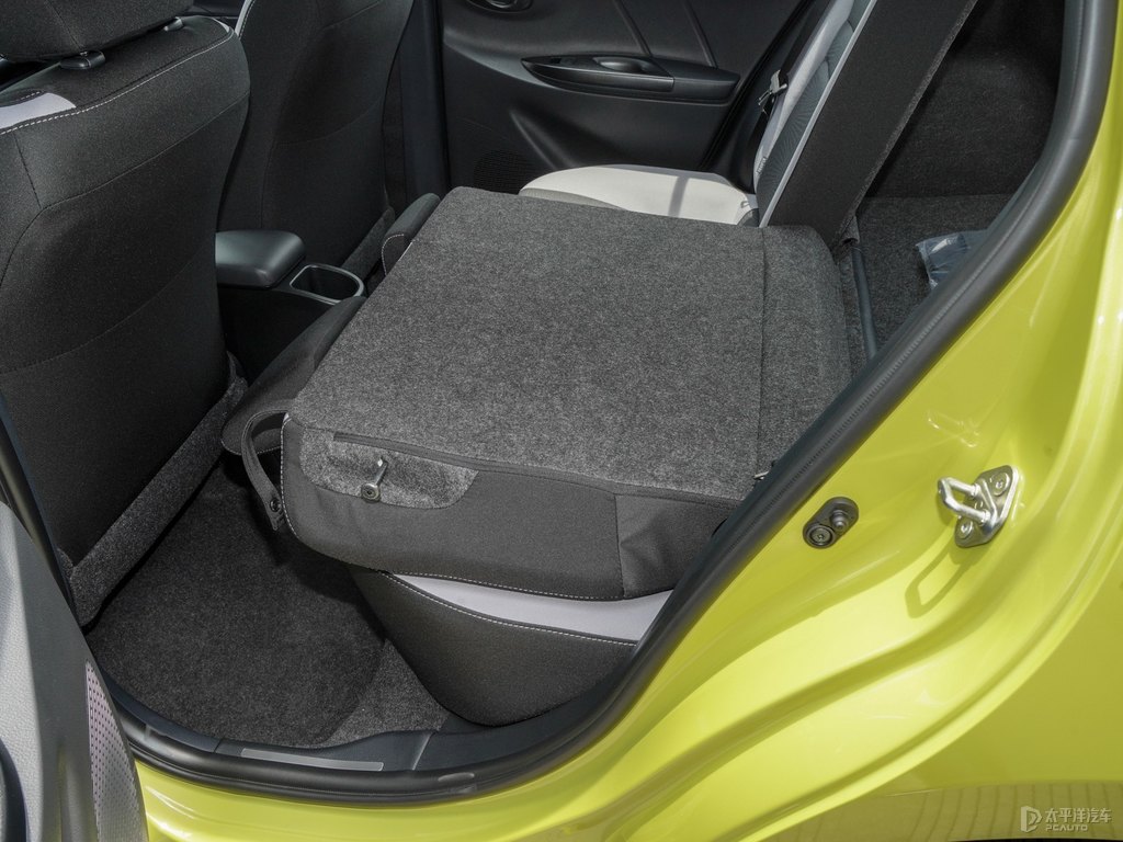 檸檬黃YARiS L 致炫座椅內(nèi)飾圖片
