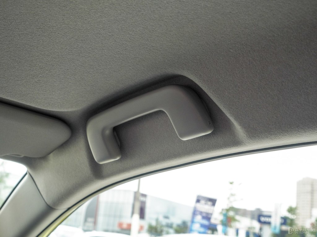 檸檬黃YARiS L 致炫車廂內(nèi)飾圖片