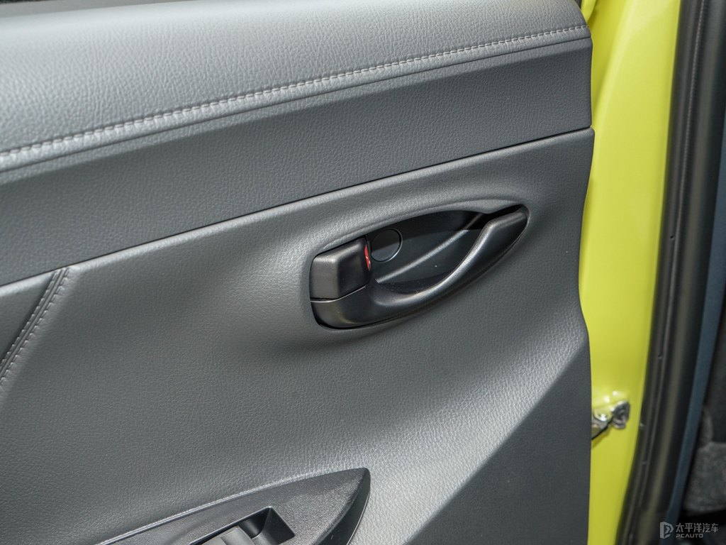 檸檬黃YARiS L 致炫車廂內(nèi)飾圖片