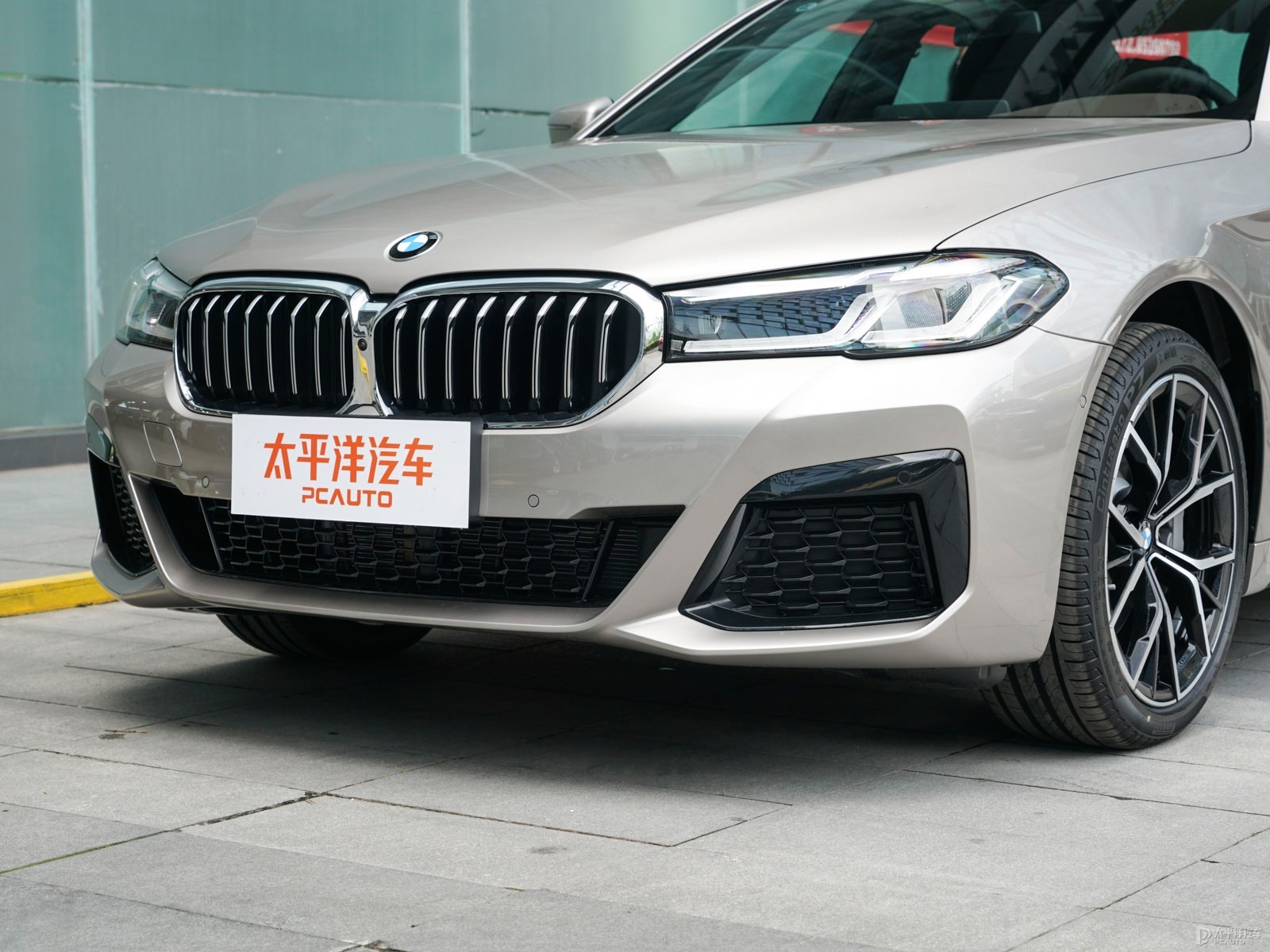 寶馬5系外觀高清大圖