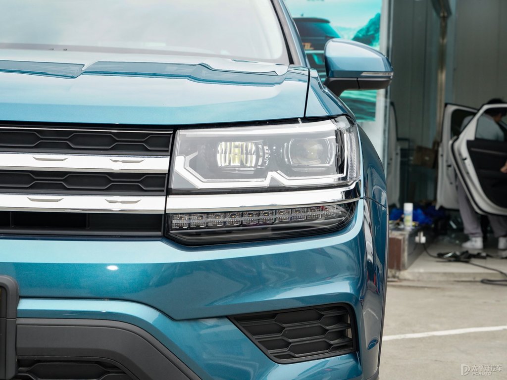 湖光藍(lán)途岳車(chē)頭外觀圖片