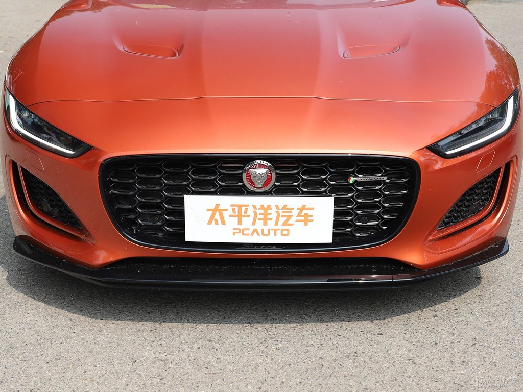 阿塔卡瑪橙捷豹F-TYPE車頭外觀圖片
