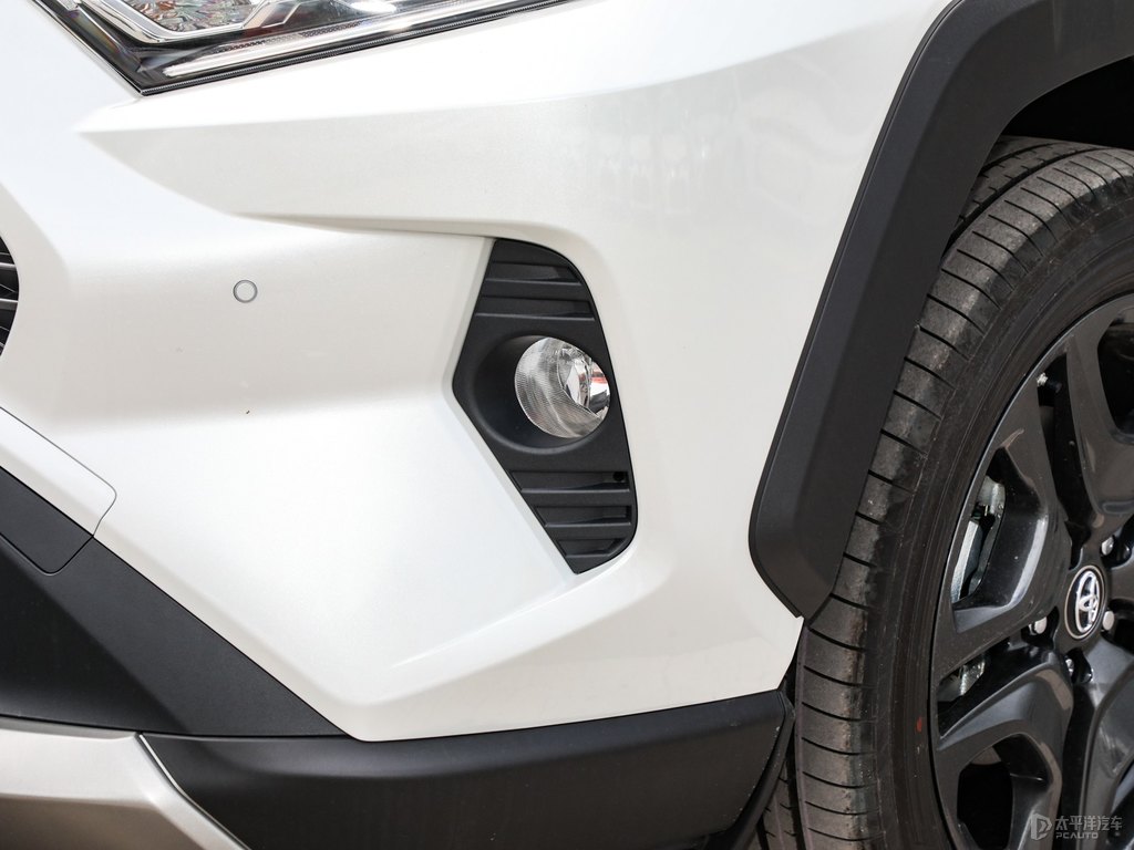 鉑金白RAV4榮放車頭外觀圖片