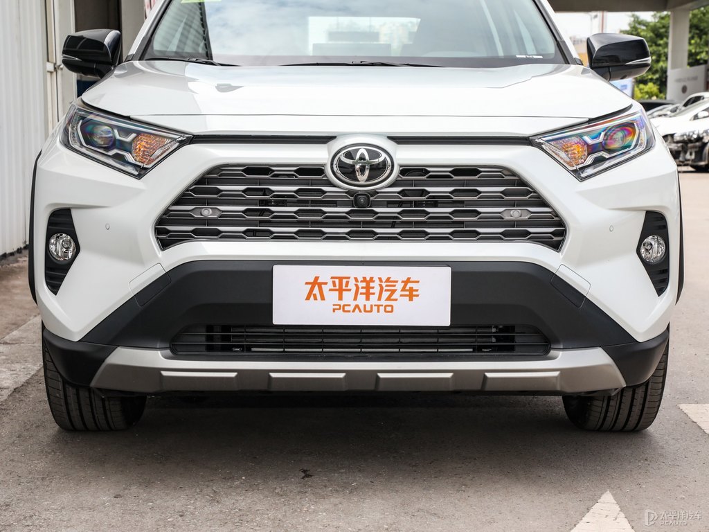 鉑金白RAV4榮放車頭外觀圖片