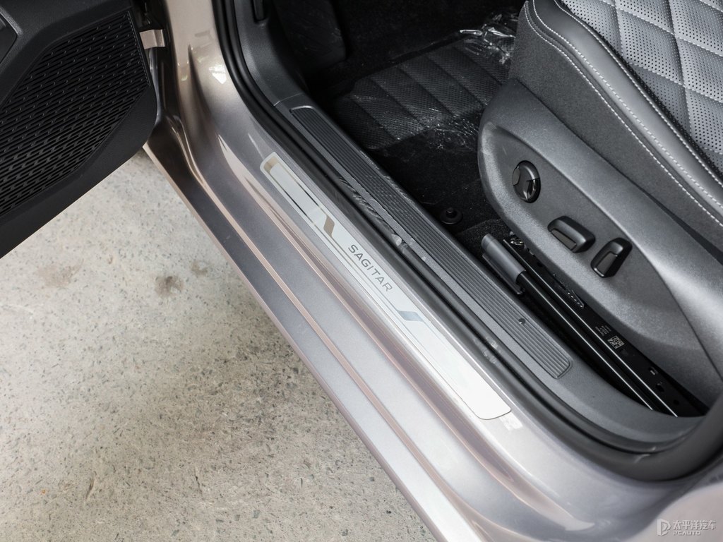 海貝金速騰車廂內(nèi)飾圖片