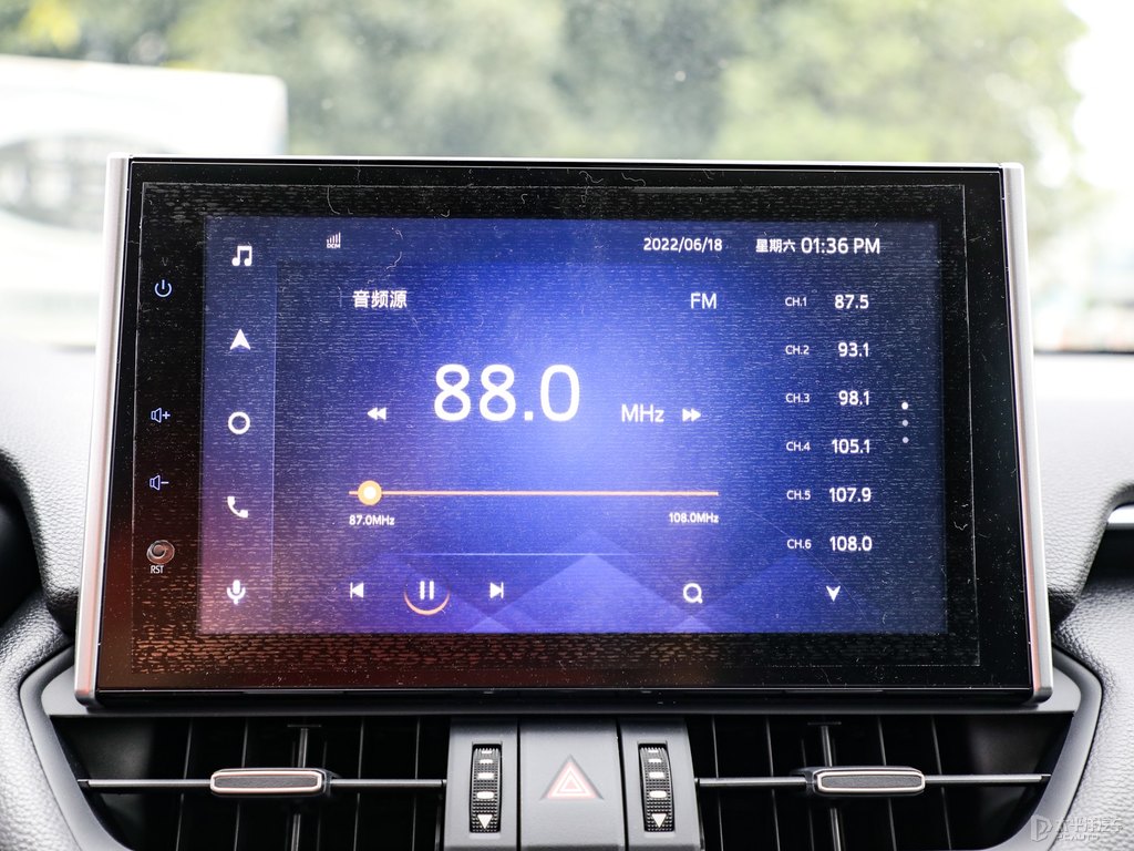 鉑金白R(shí)AV4榮放中控內(nèi)飾圖片