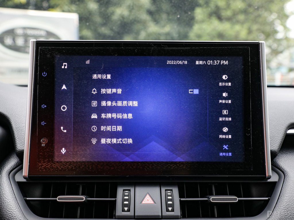 鉑金白RAV4榮放中控內(nèi)飾圖片