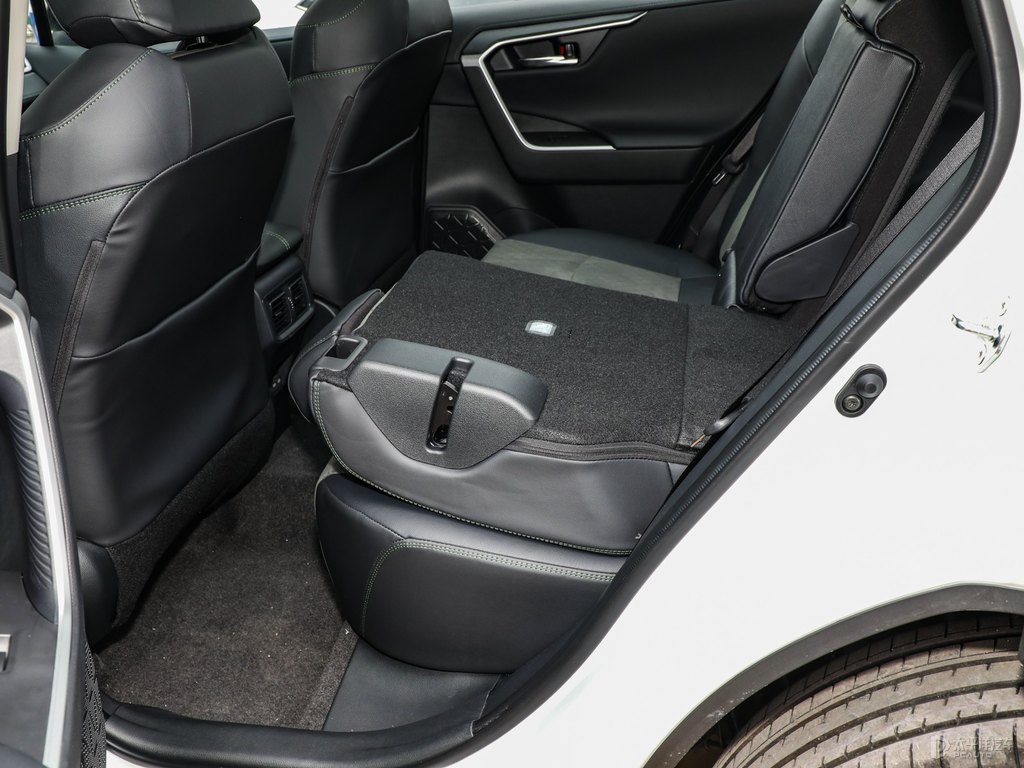 鉑金白RAV4榮放座椅內(nèi)飾圖片