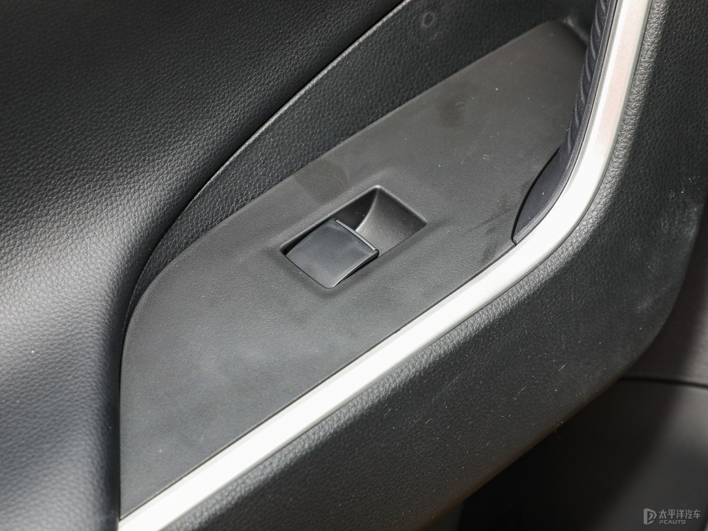 鉑金白R(shí)AV4榮放車(chē)廂內(nèi)飾圖片