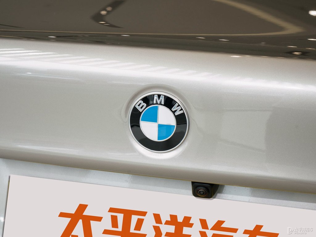 開士米銀寶馬5系車尾外觀圖片