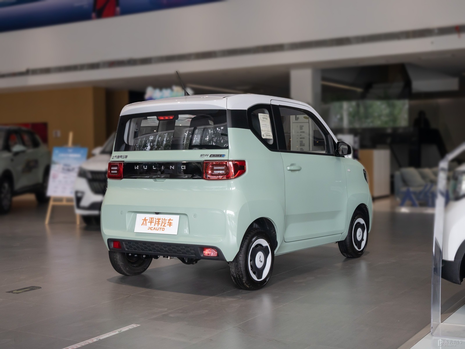 白色+牛油果綠宏光MINIEV整車(chē)外觀外觀圖片