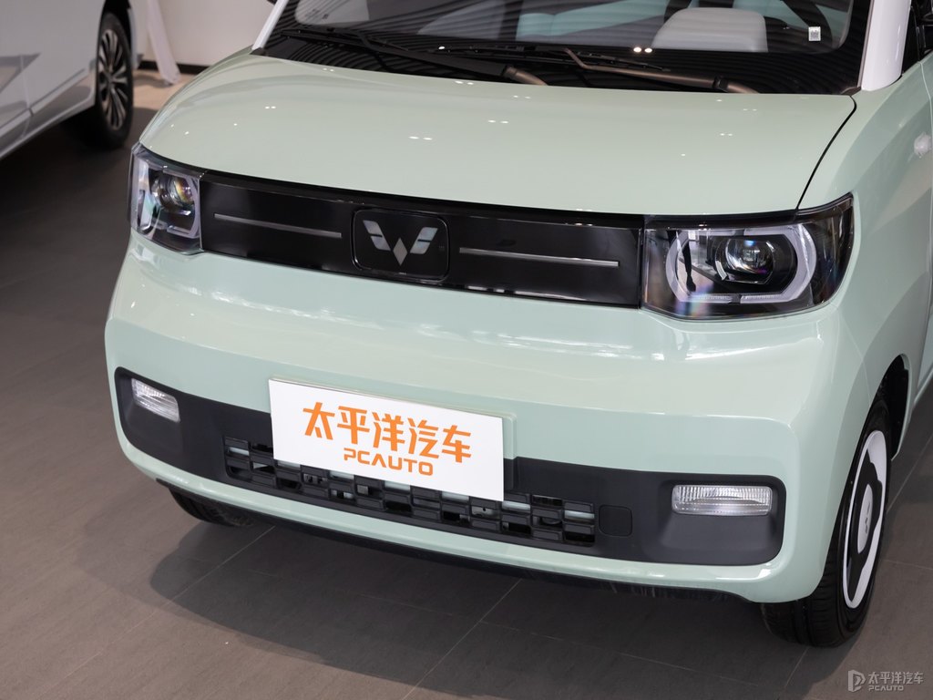 白色+牛油果綠宏光MINIEV車頭外觀圖片