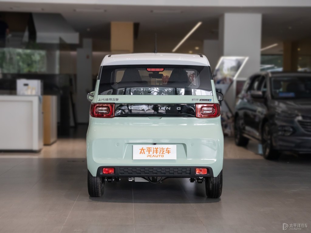 白色+牛油果綠宏光MINIEV整車外觀外觀圖片